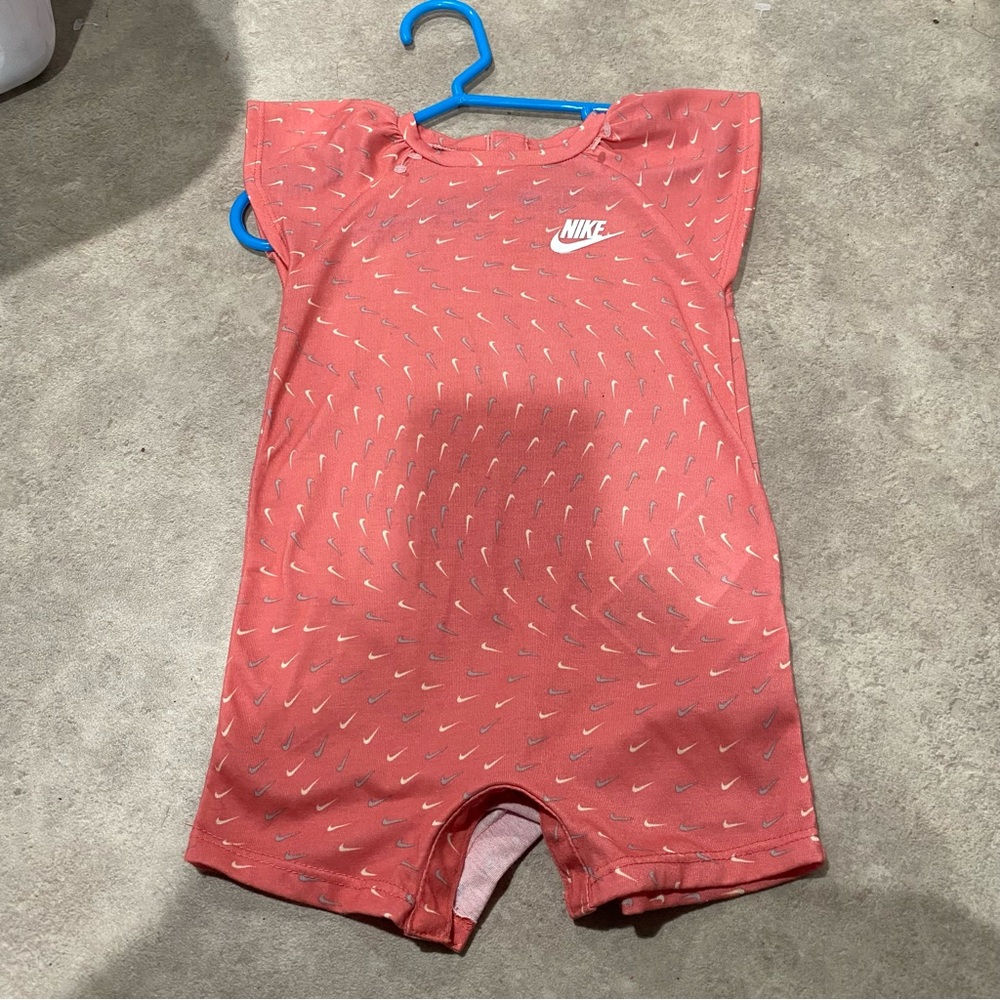 Girls Nike pink all over logo print snap short sleeve summer romper sz‎ 12m